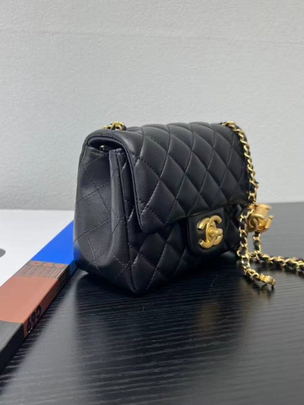 Classic Chanel Bag: A Stylish and Versatile Choice for Elegance - Picture 4 of 6